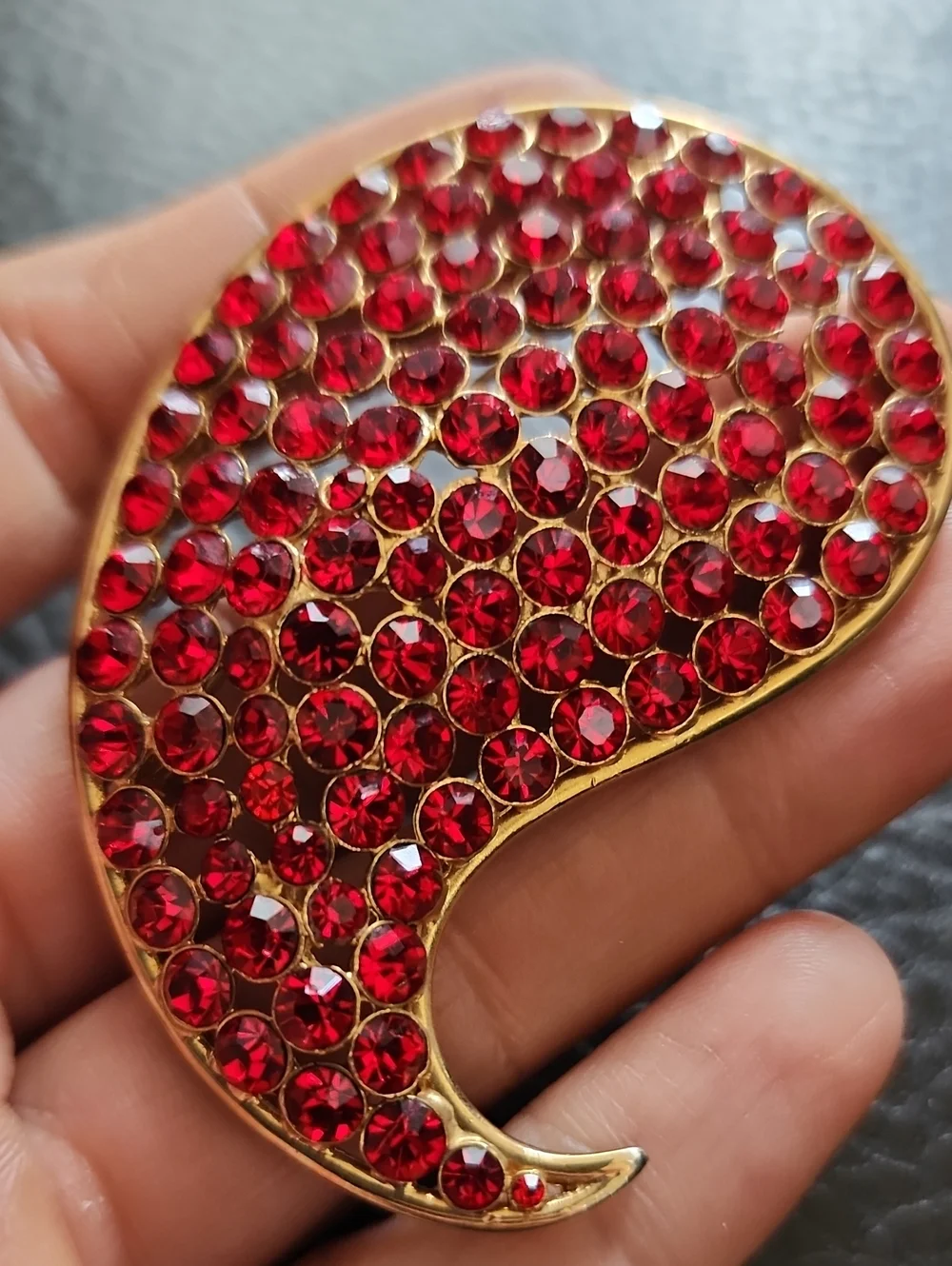 VTG Gold-Tone Red Crystal Brooch - Women Jewelry
